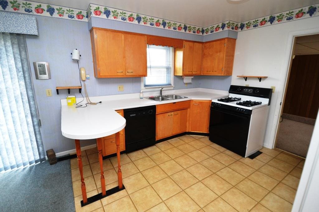 1059 E Boone St, Frankfort, IN 46041 photo 6