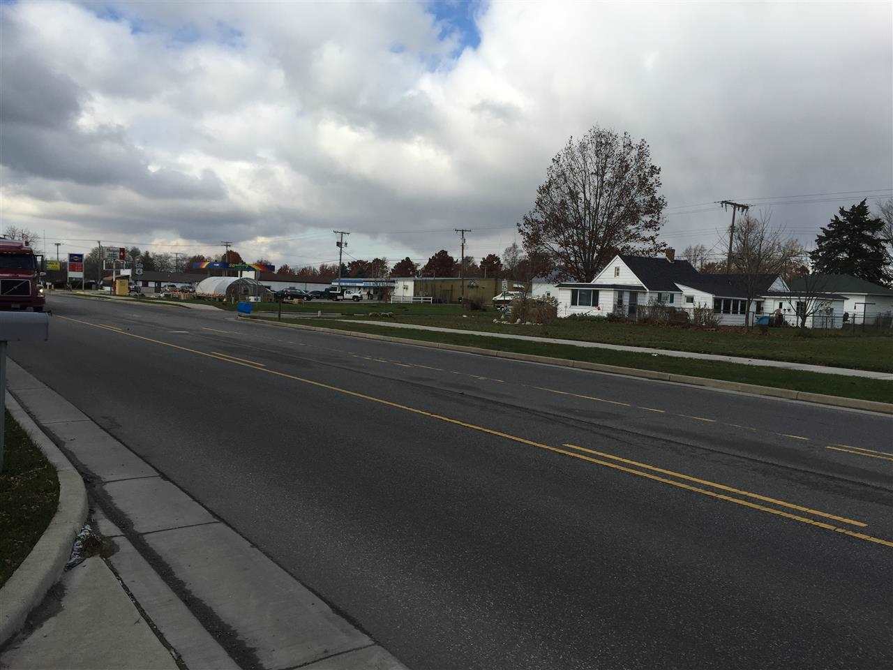 953 W Market St, Nappanee, IN 46550 photo 8