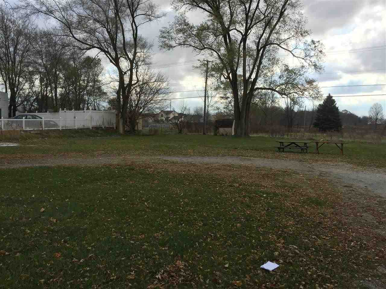 953 W Market St, Nappanee, IN 46550 photo 4