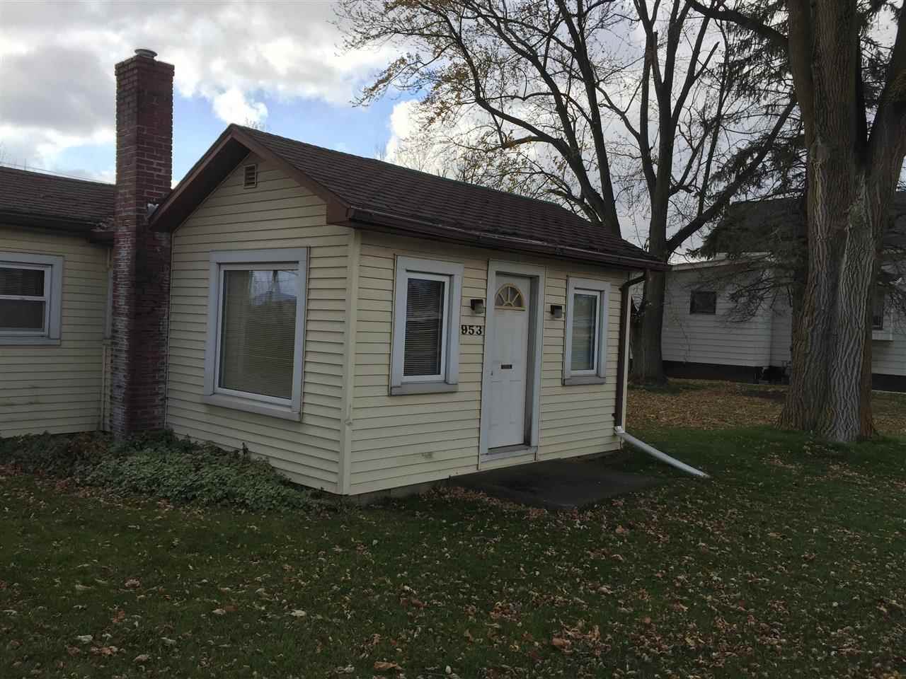 953 W Market St, Nappanee, IN 46550 photo 1