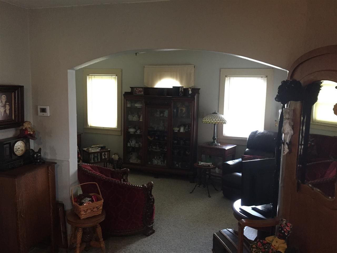 953 W Market St, Nappanee, IN 46550 photo 3