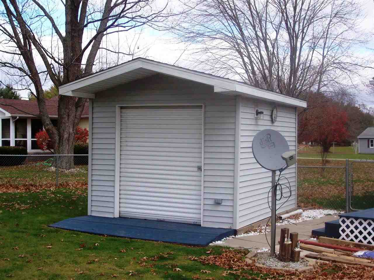 9915 Pine Rd, Plymouth, IN 46563 photo 2
