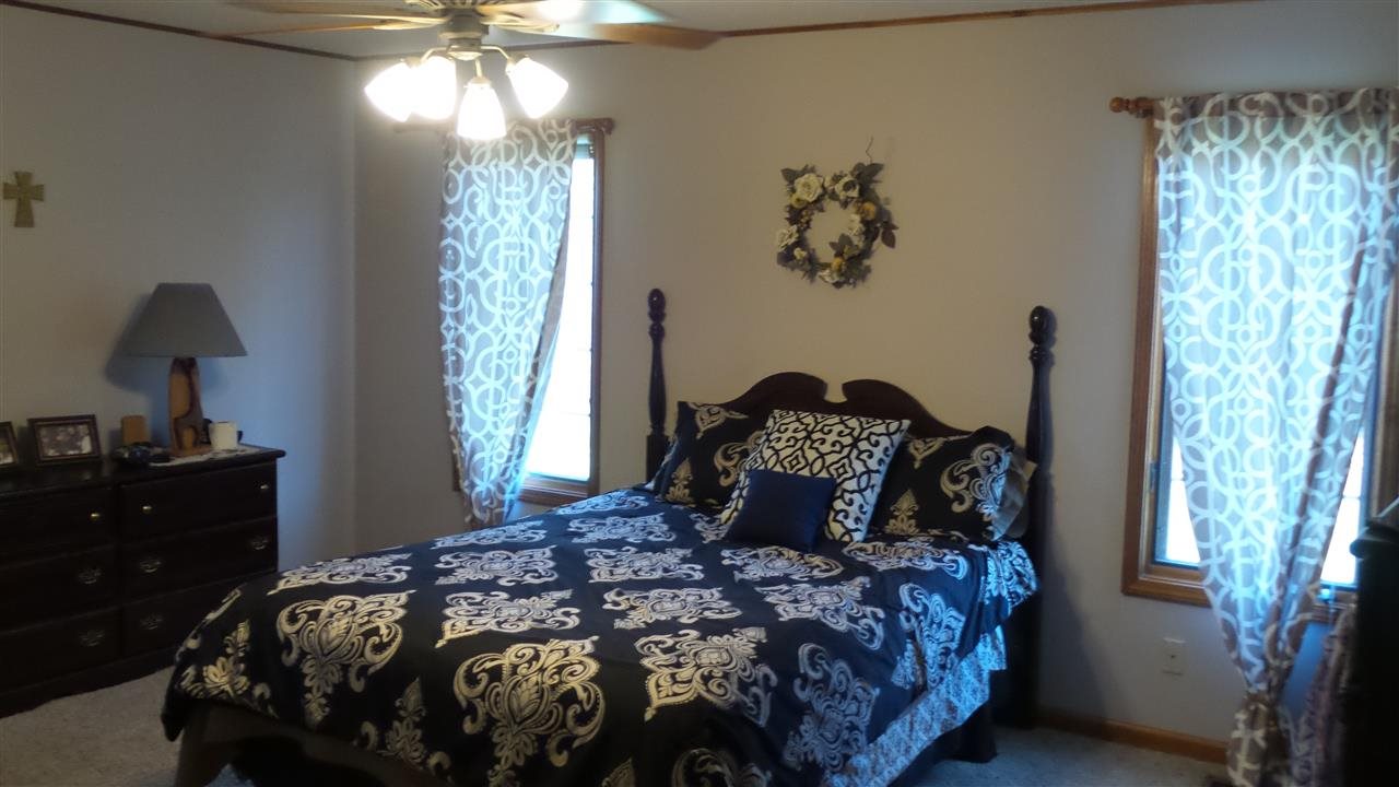 4282 S Ridge Ln, Washington, IN 47501 photo 6