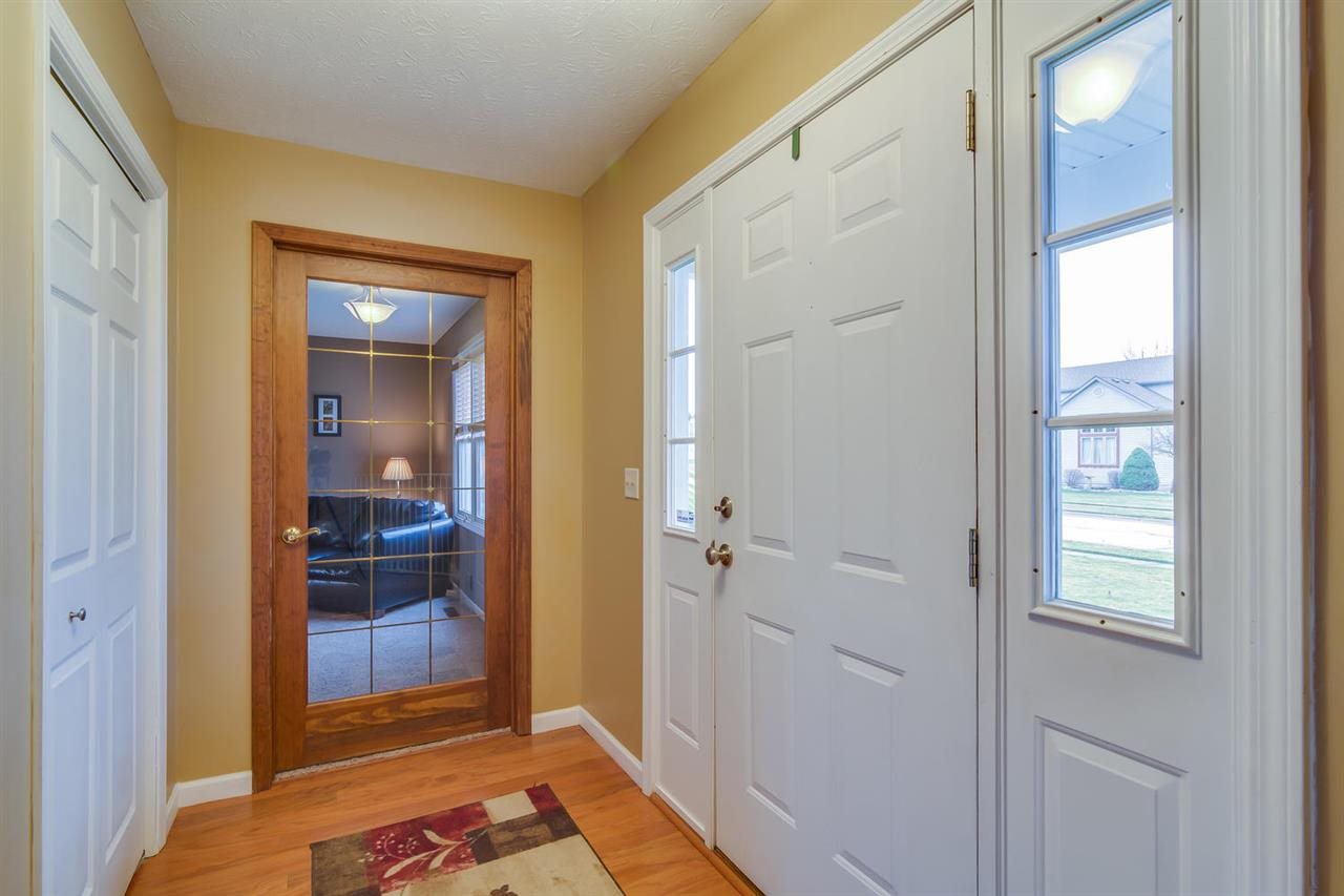 52123 Eagle Chase Dr, Granger, IN 46530 photo 2