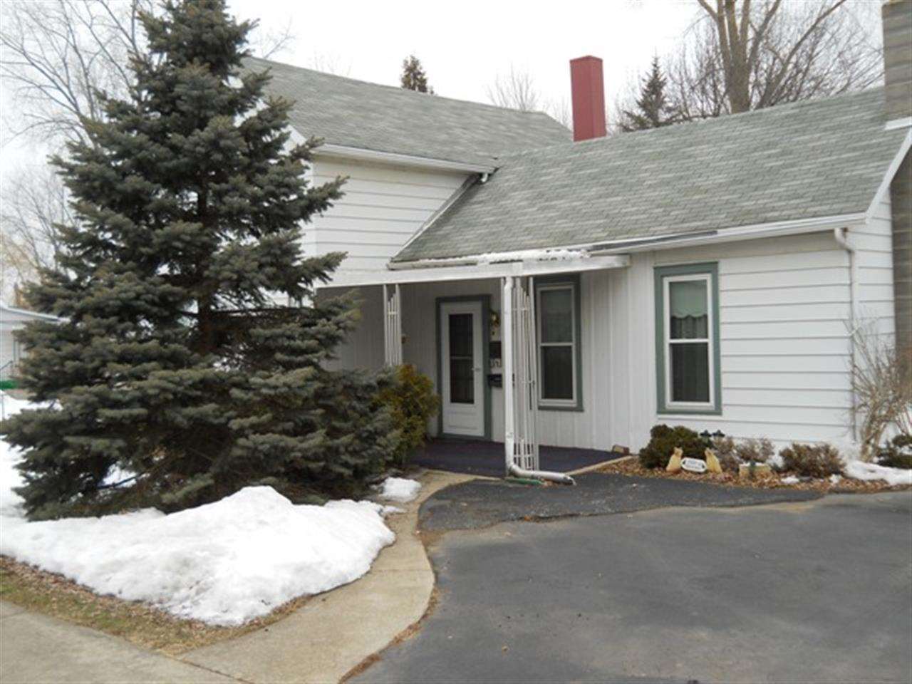 732 W Center St, Warsaw, IN 46580 photo 2
