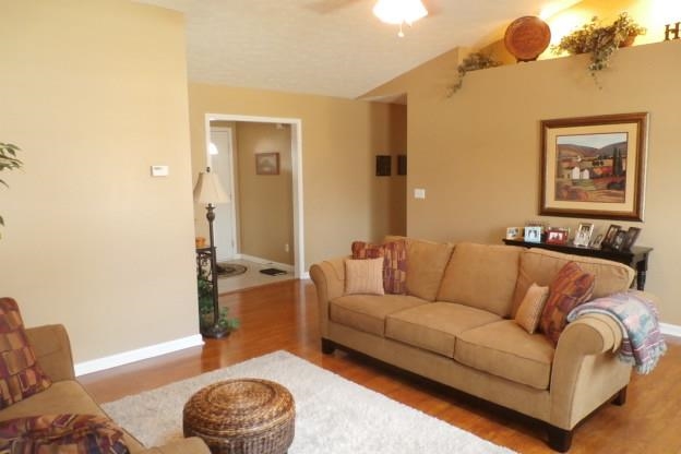 736 Imperial Dr, Evansville, IN 47711 photo 4