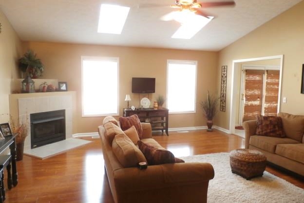 736 Imperial Dr, Evansville, IN 47711 photo 2
