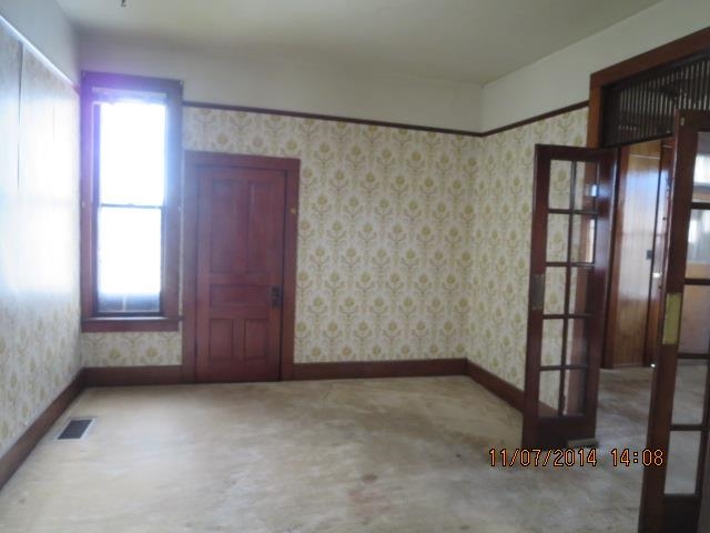 317 W Columbia St, Evansville, IN 47710 photo 4