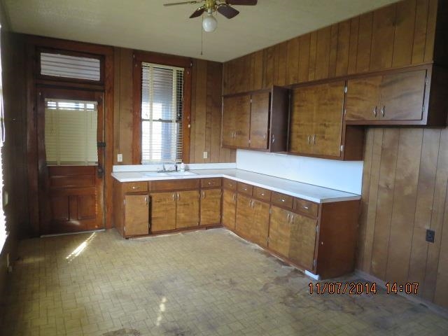317 W Columbia St, Evansville, IN 47710 photo 5