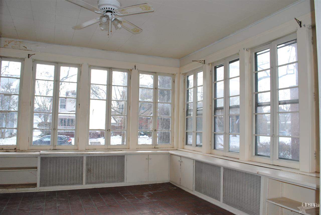 1018 Kinnaird Ave, Fort Wayne, IN 46807 photo 4