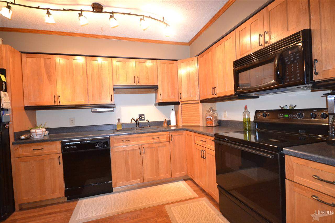7771 E 1000 N, Kendallville, IN 46755 photo 9