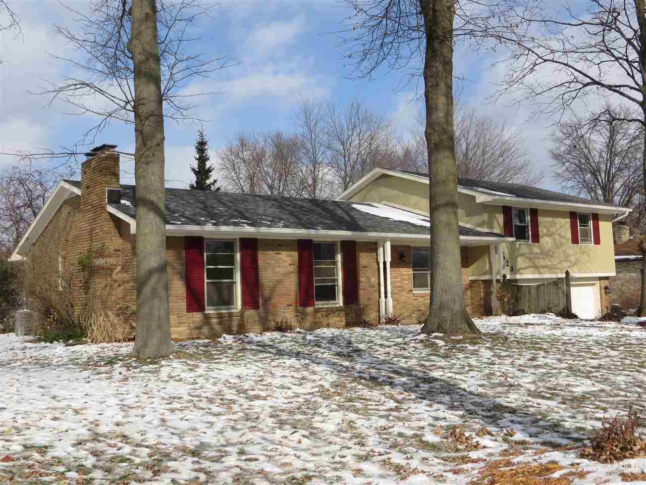 2923 Stardale Dr, Fort Wayne, IN 46816 photo 1
