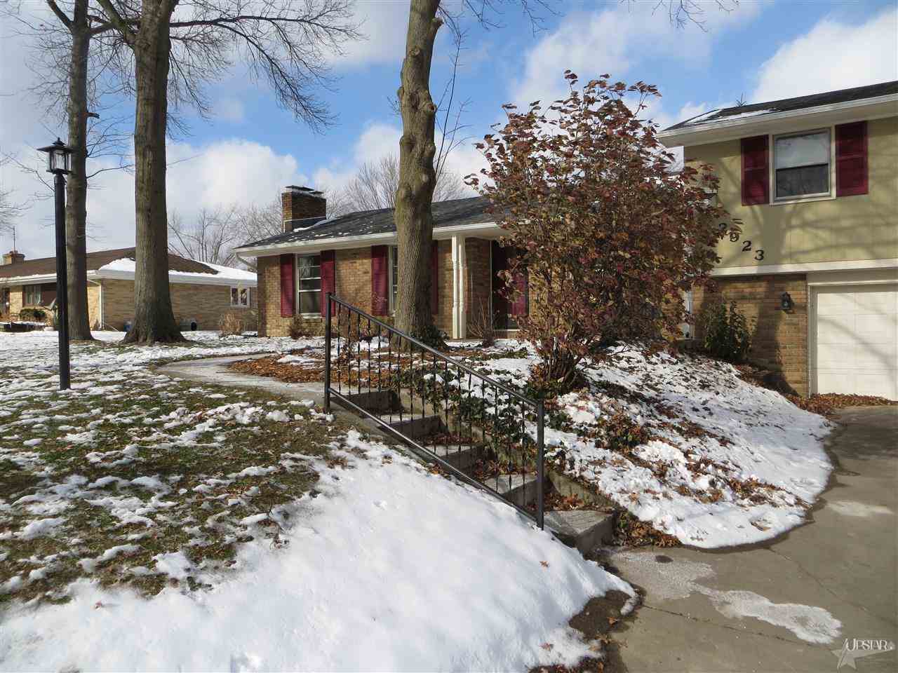 2923 Stardale Dr, Fort Wayne, IN 46816 photo 2