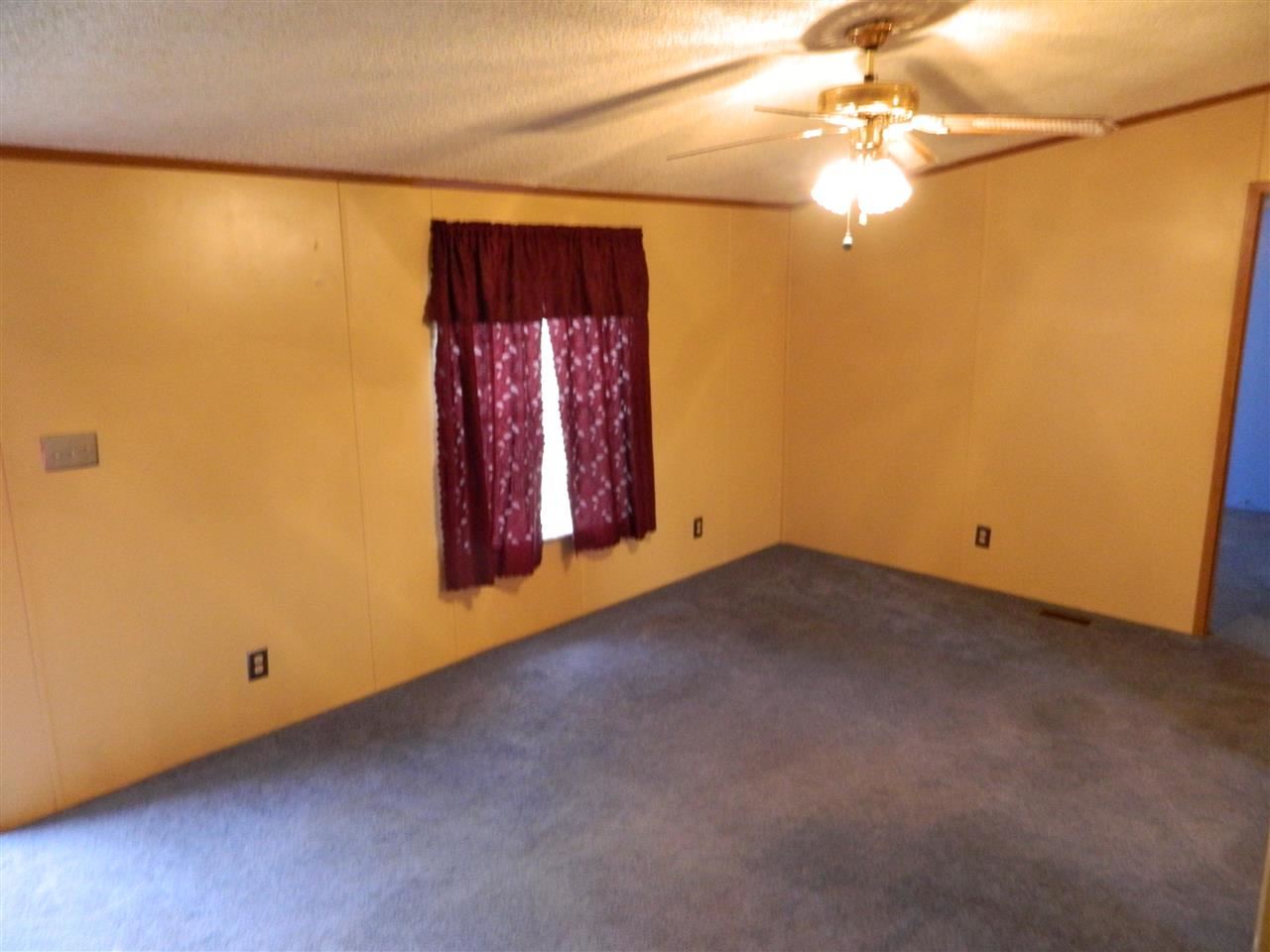 546 W Monroe St, Andrews, IN 46702 photo 8