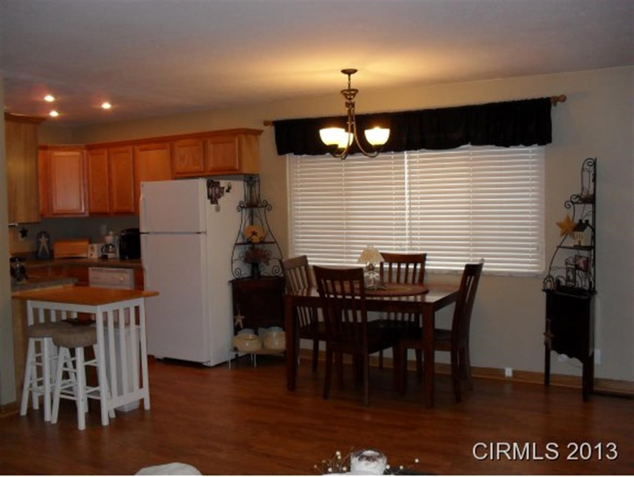 402 Kentwood Dr, Frankfort, IN 46041 photo 2