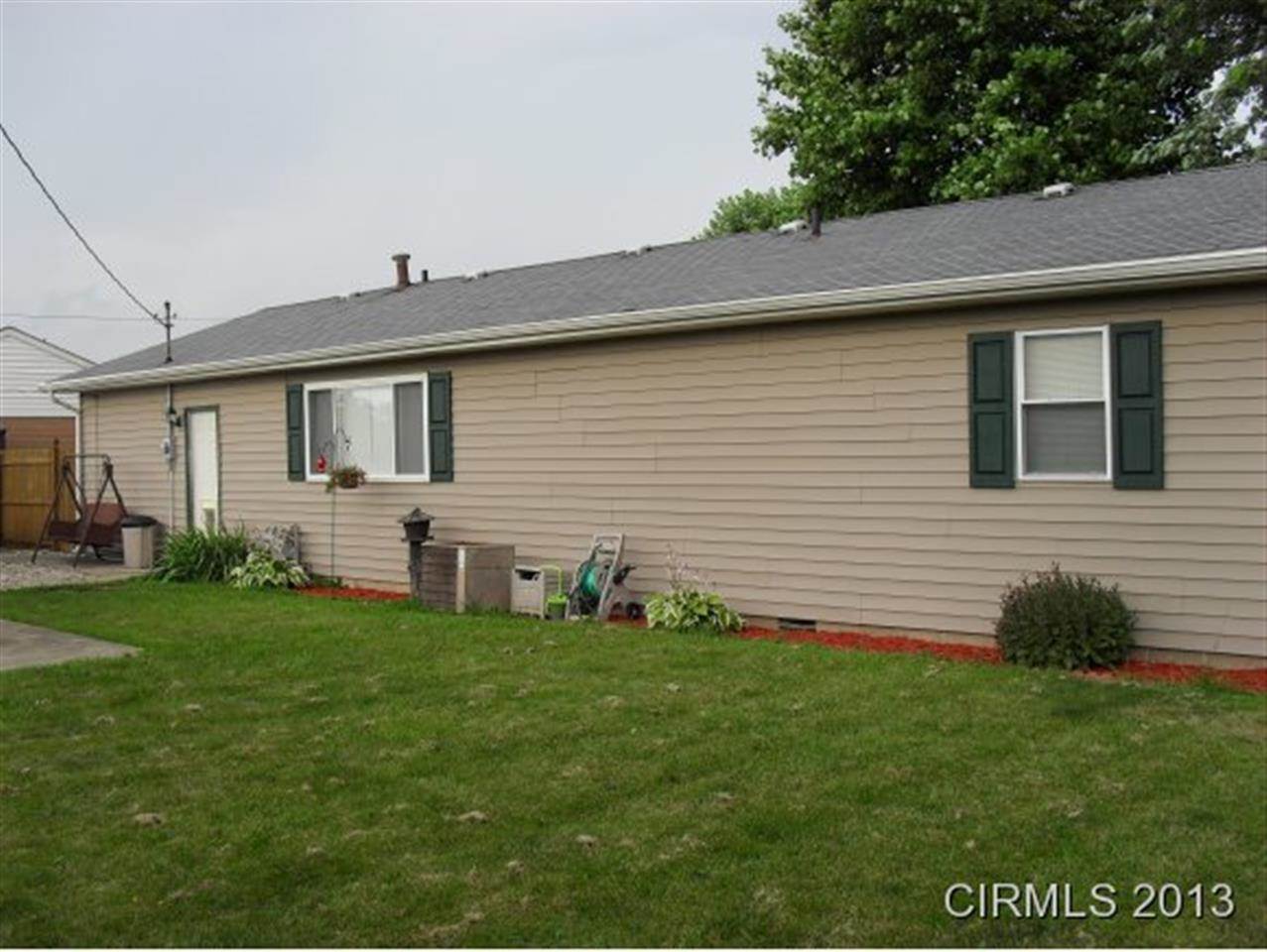 402 Kentwood Dr, Frankfort, IN 46041 photo 8