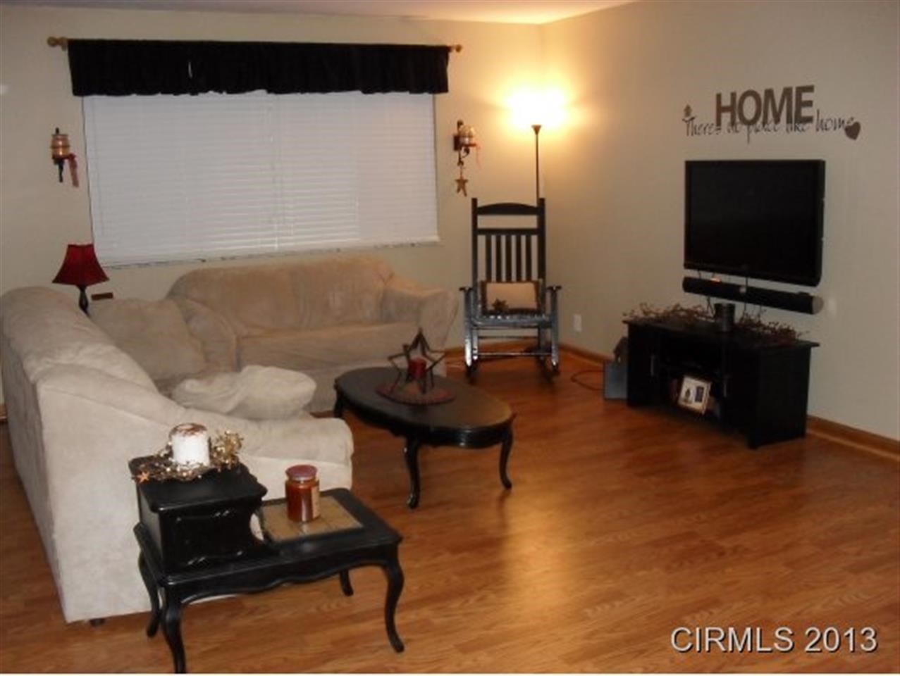 402 Kentwood Dr, Frankfort, IN 46041 photo 3