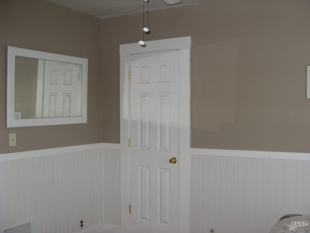 514 E Houston, Garrett, IN 46738 photo 8