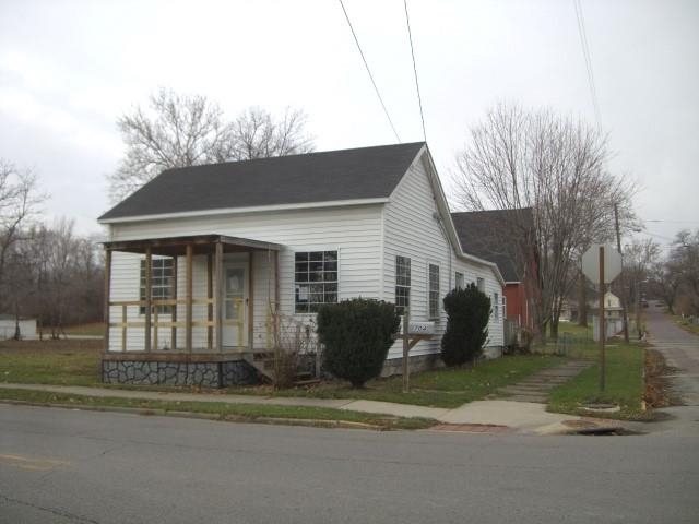 704 S Nebraska St, Marion, IN 46953 photo 1