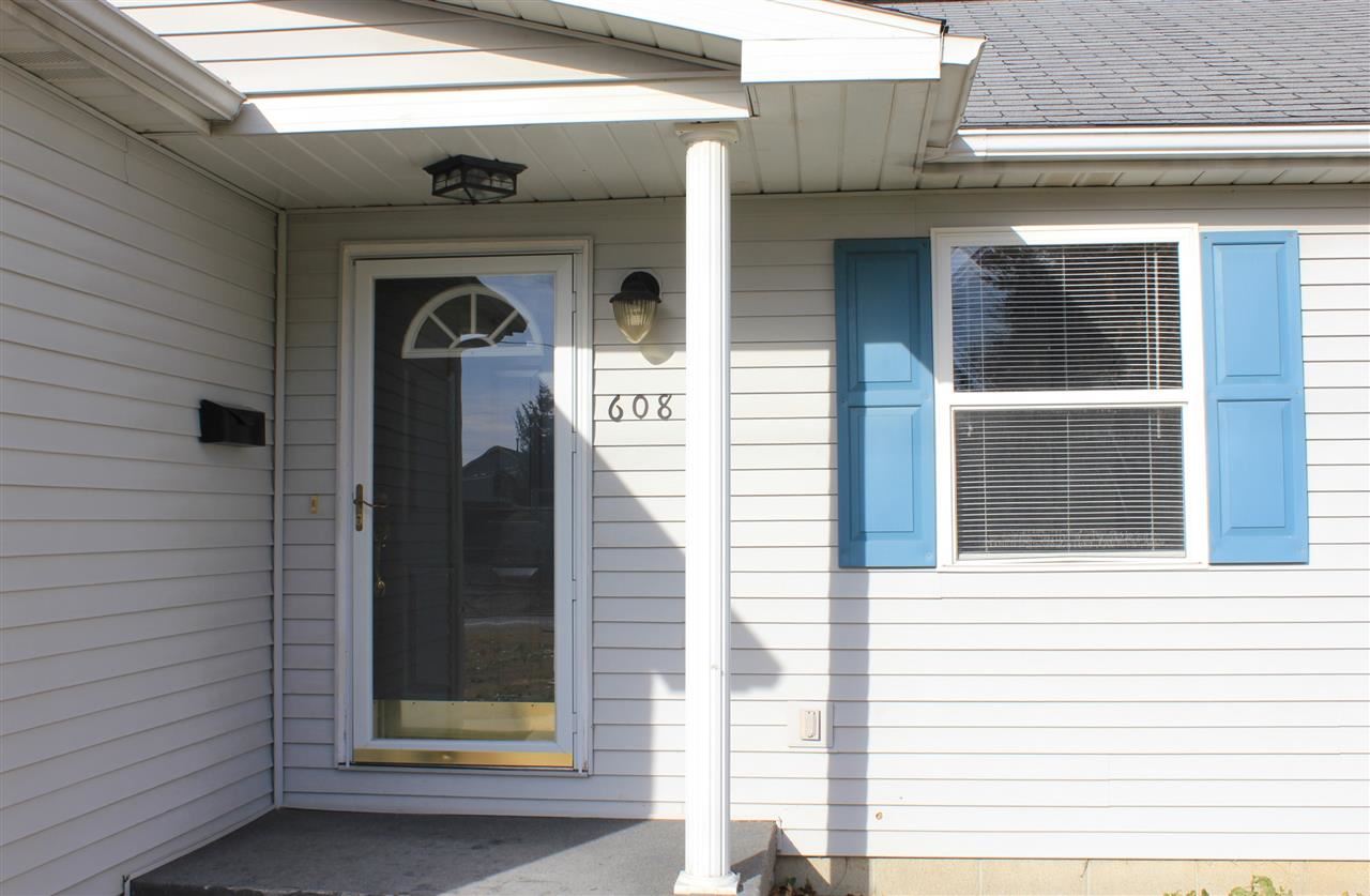 608 E 9th St, Huntingburg, IN 47542 photo 2