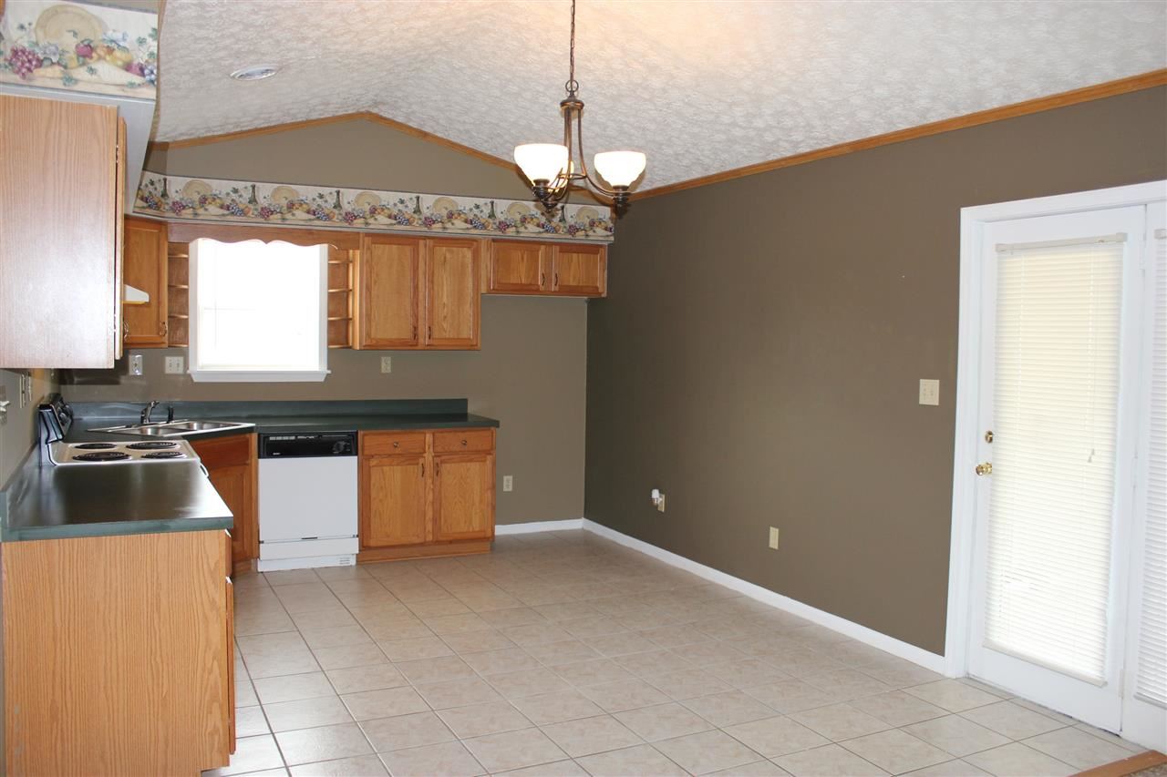608 E 9th St, Huntingburg, IN 47542 photo 6