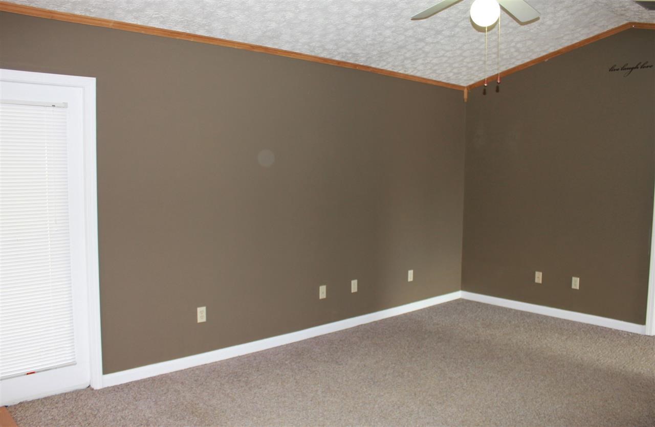 608 E 9th St, Huntingburg, IN 47542 photo 5