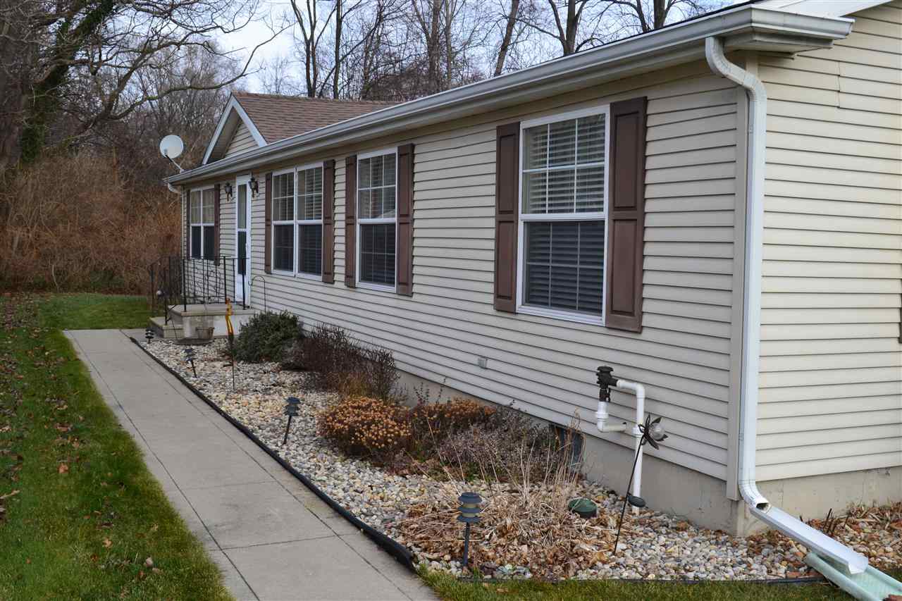 2108 Autumn Ridge Ln, Elkhart, IN 46514 photo 2