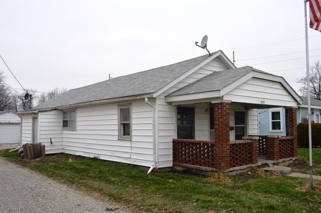 850 Milroy St, Frankfort, IN 46041 photo 2