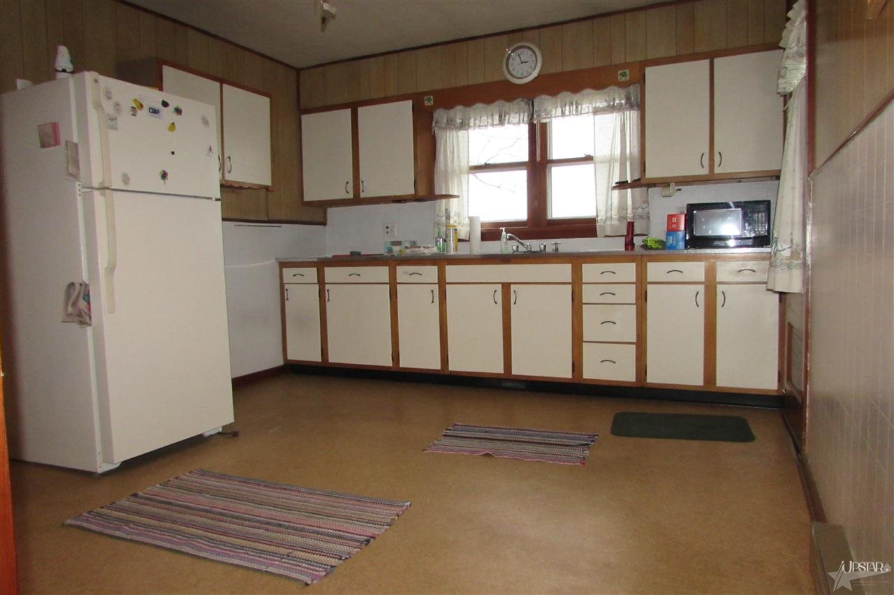 607 W Albion St, Avilla, IN 46710 photo 14