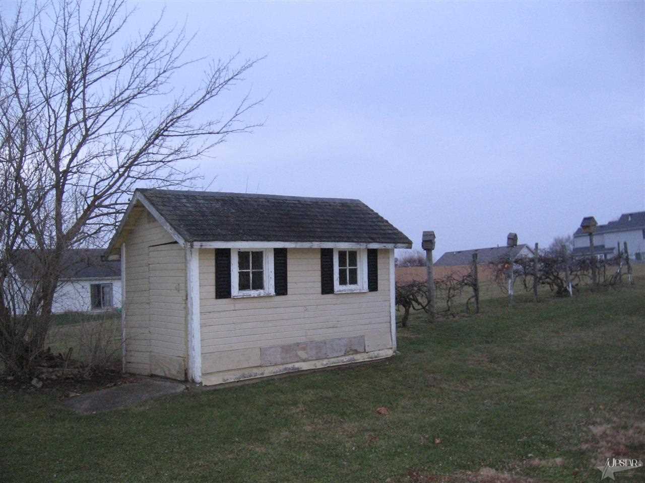 607 W Albion St, Avilla, IN 46710 photo 6