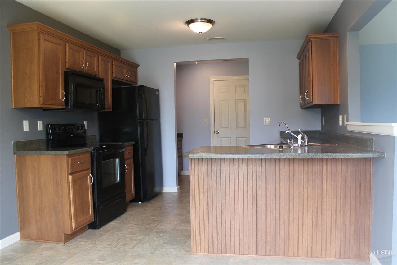13428 Stowe Dr, Grabill, IN 46741 photo 5