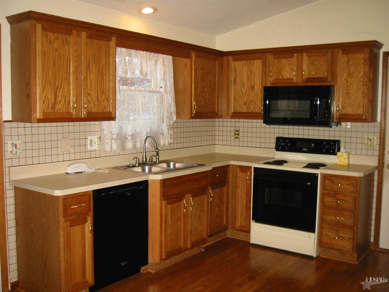 940 Colonial Manor Dr, Goshen, IN 46526 photo 3