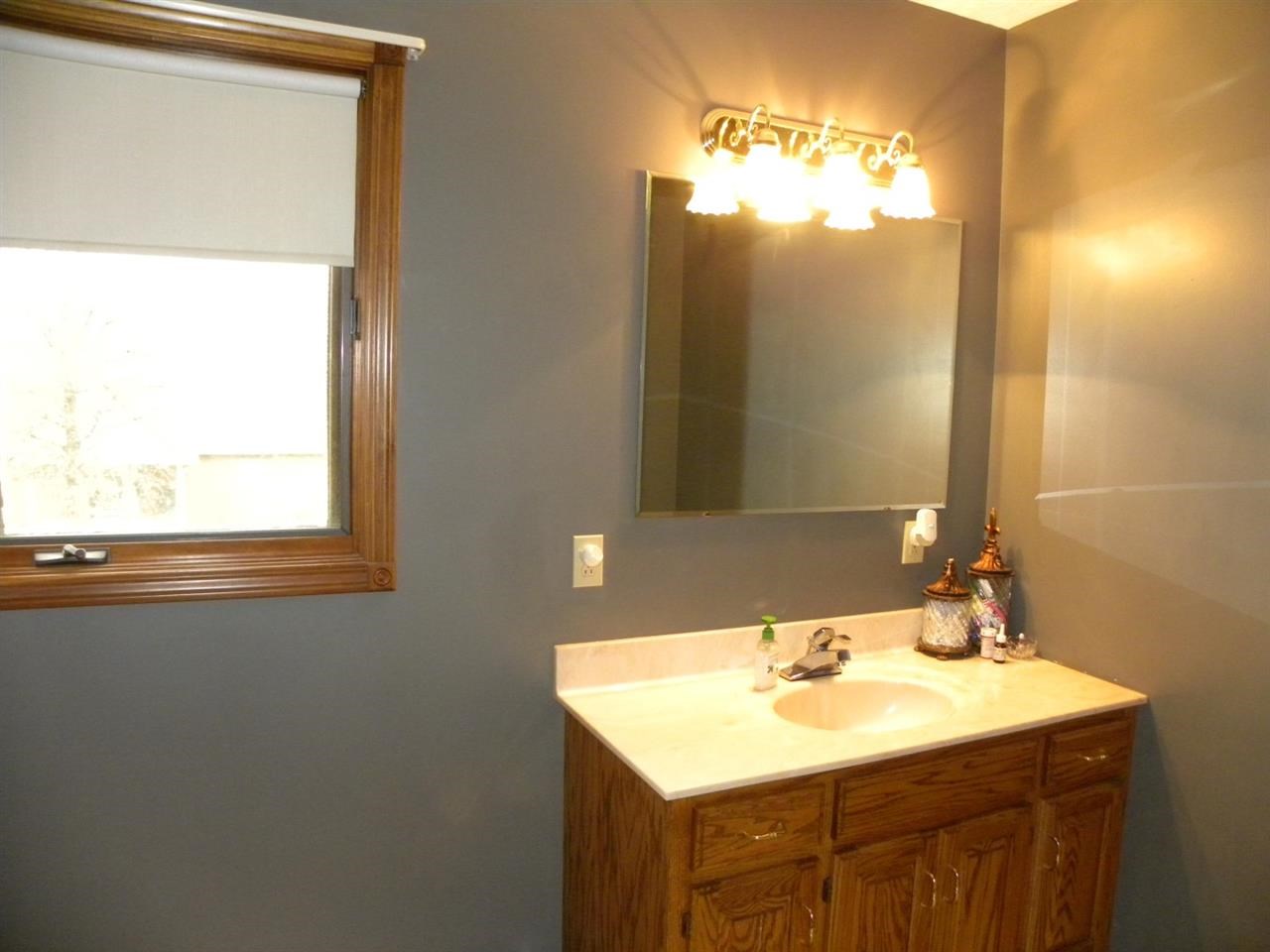 104 N Campbell Blvd, Haubstadt, IN 47639 photo 10