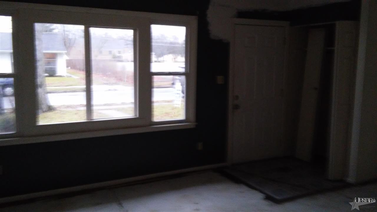 4530 Winter St, Fort Wayne, IN 46806 photo 2