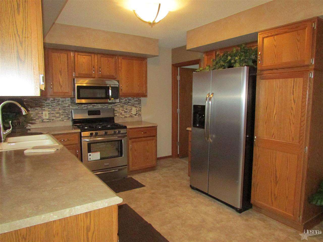 115 Rochester Ct, Decatur, IN 46733 photo 2