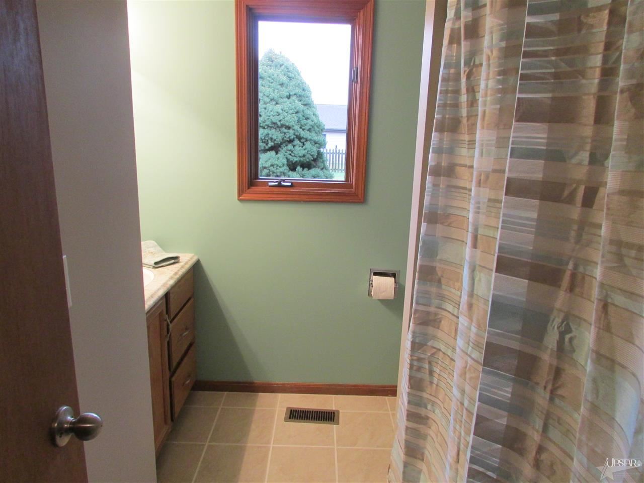 115 Rochester Ct, Decatur, IN 46733 photo 11