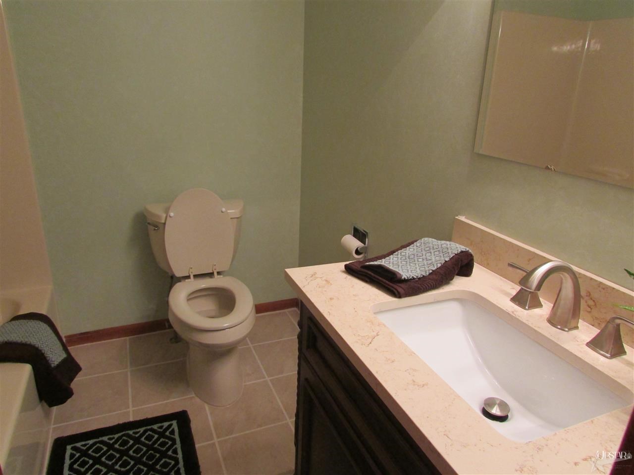 115 Rochester Ct, Decatur, IN 46733 photo 10