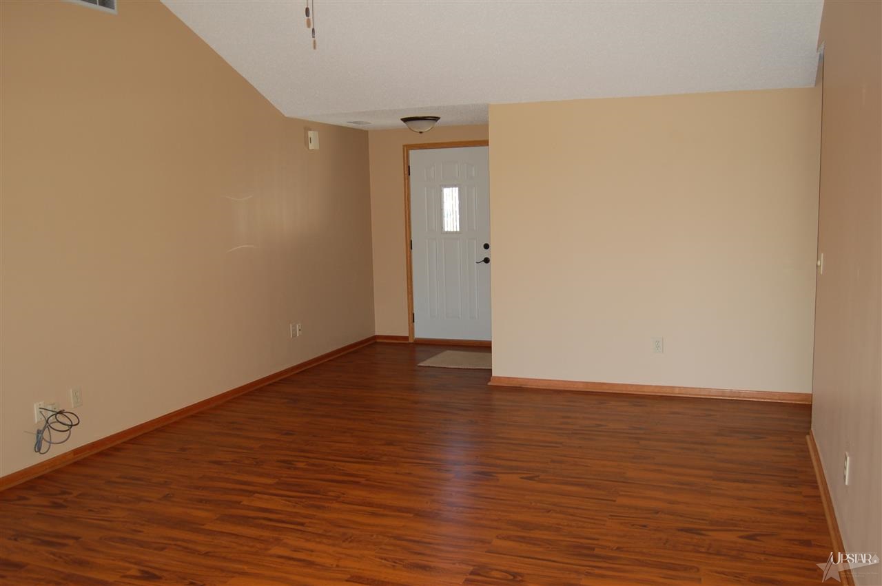 7013 Treverton Dr, Fort Wayne, IN 46816 photo 4