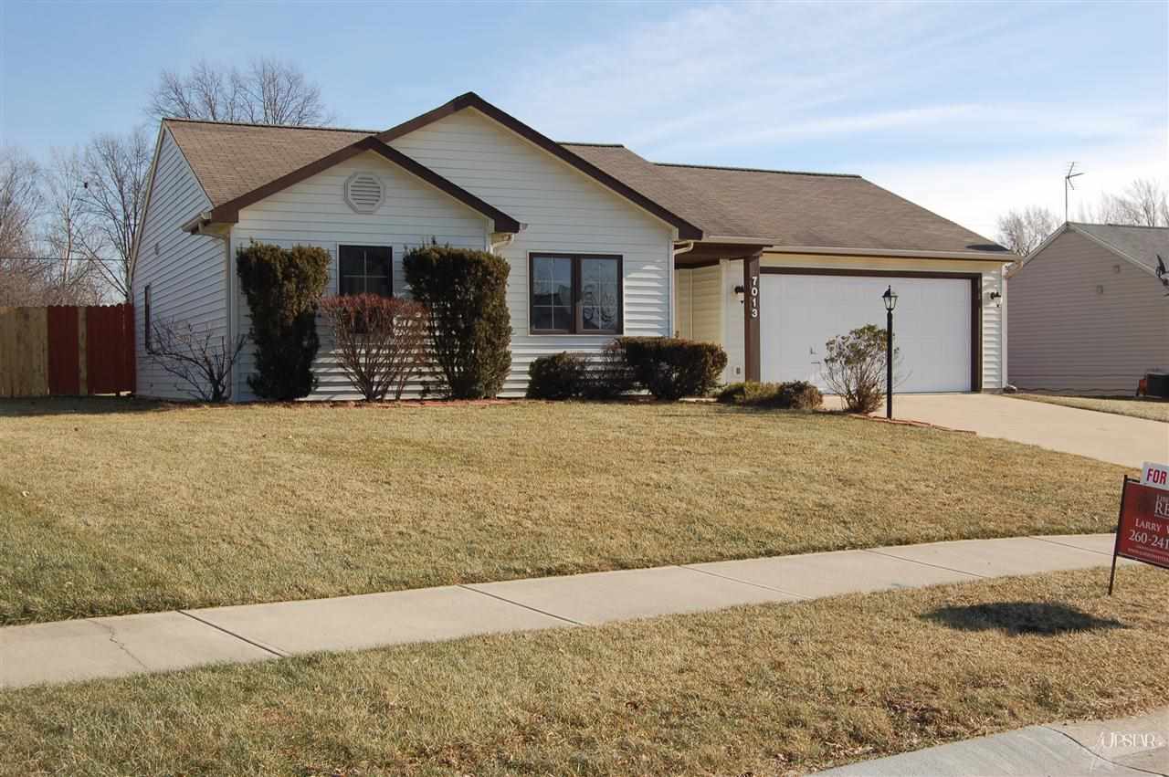 7013 Treverton Dr, Fort Wayne, IN 46816 photo 2