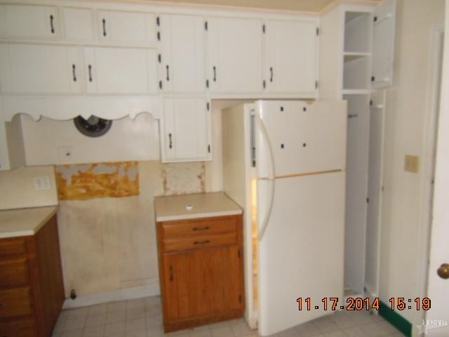 206 W Berry St, Middlebury, IN 46540 photo 4