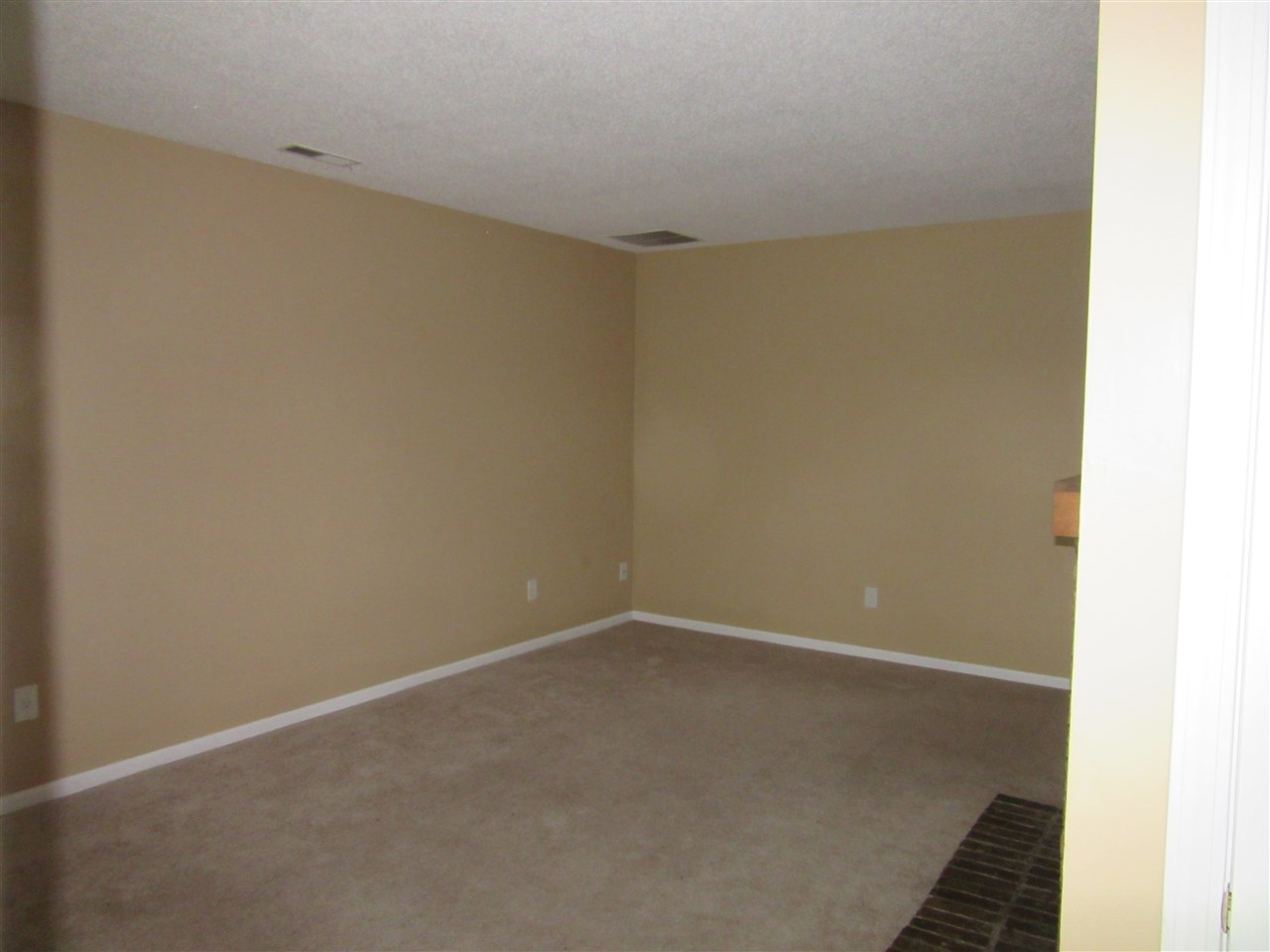 916 Rockcliff Ct, Fort Wayne, IN 46819 photo 4