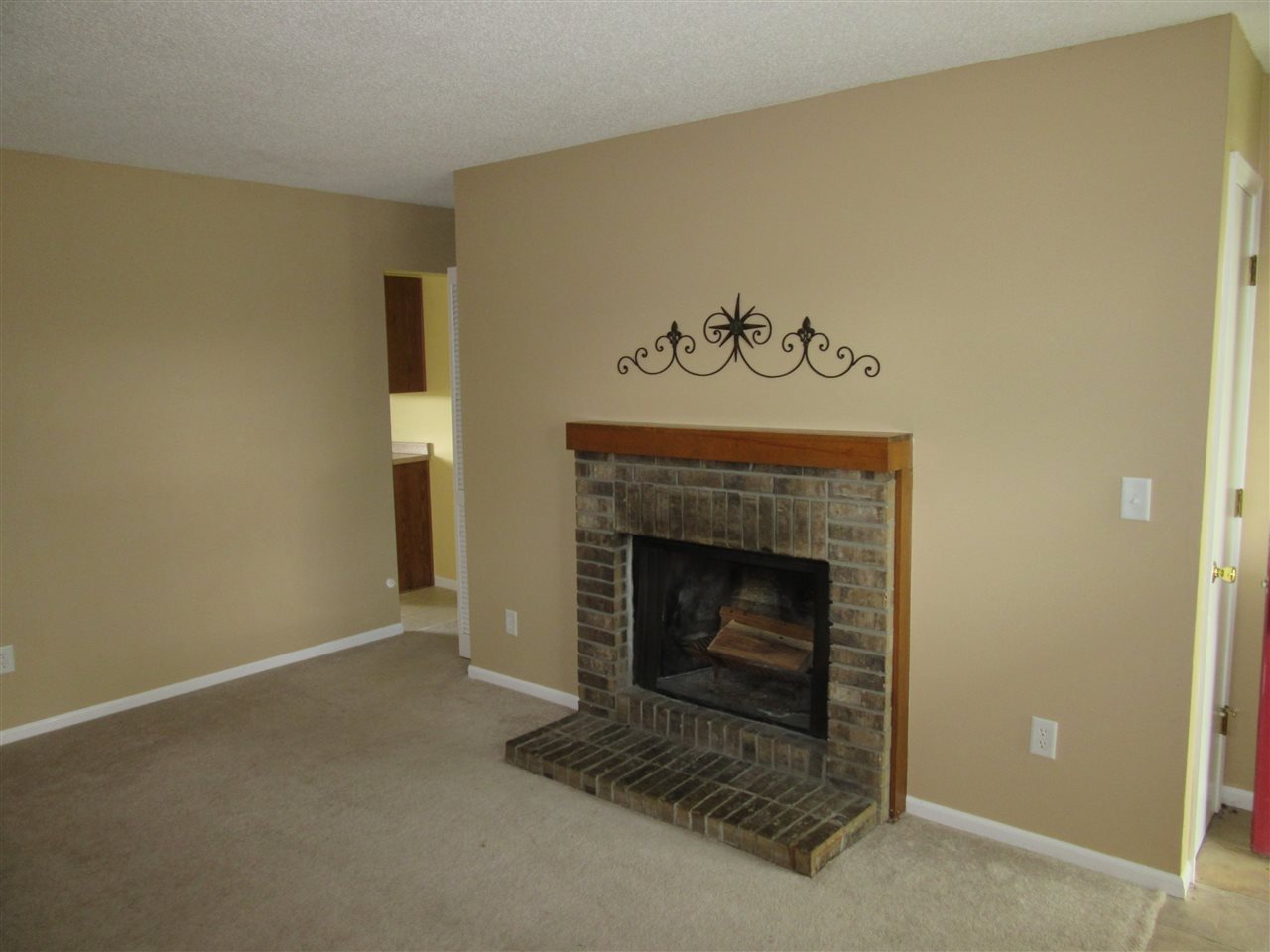 916 Rockcliff Ct, Fort Wayne, IN 46819 photo 5
