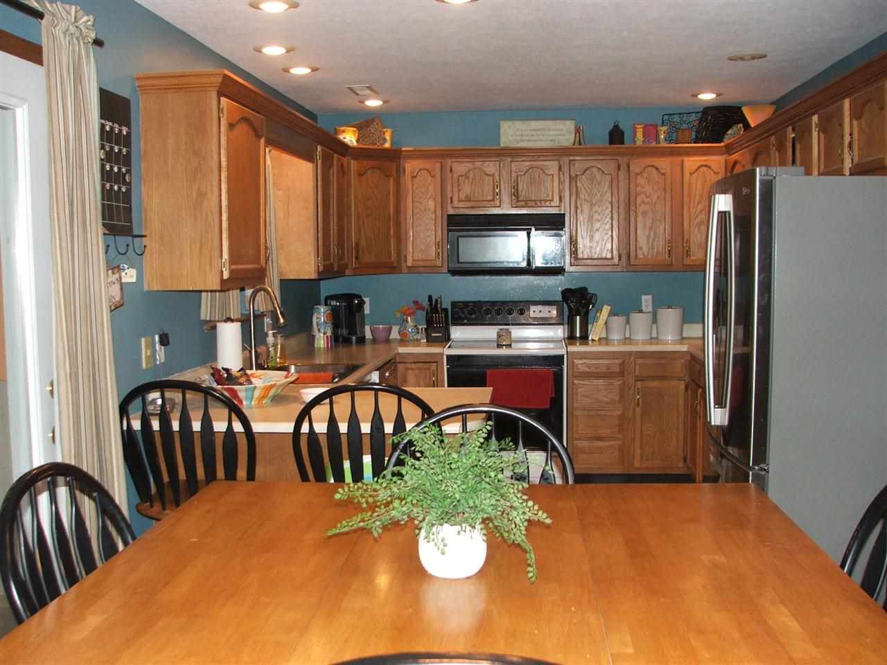 9464 S Hilsmeyer Dr, Huntingburg, IN 47542 photo 4