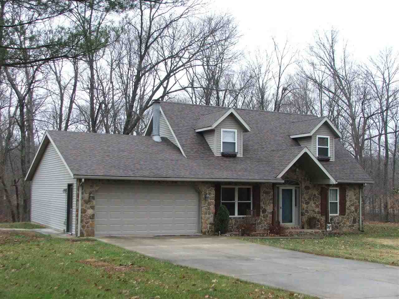 9464 S Hilsmeyer Dr, Huntingburg, IN 47542 photo 1