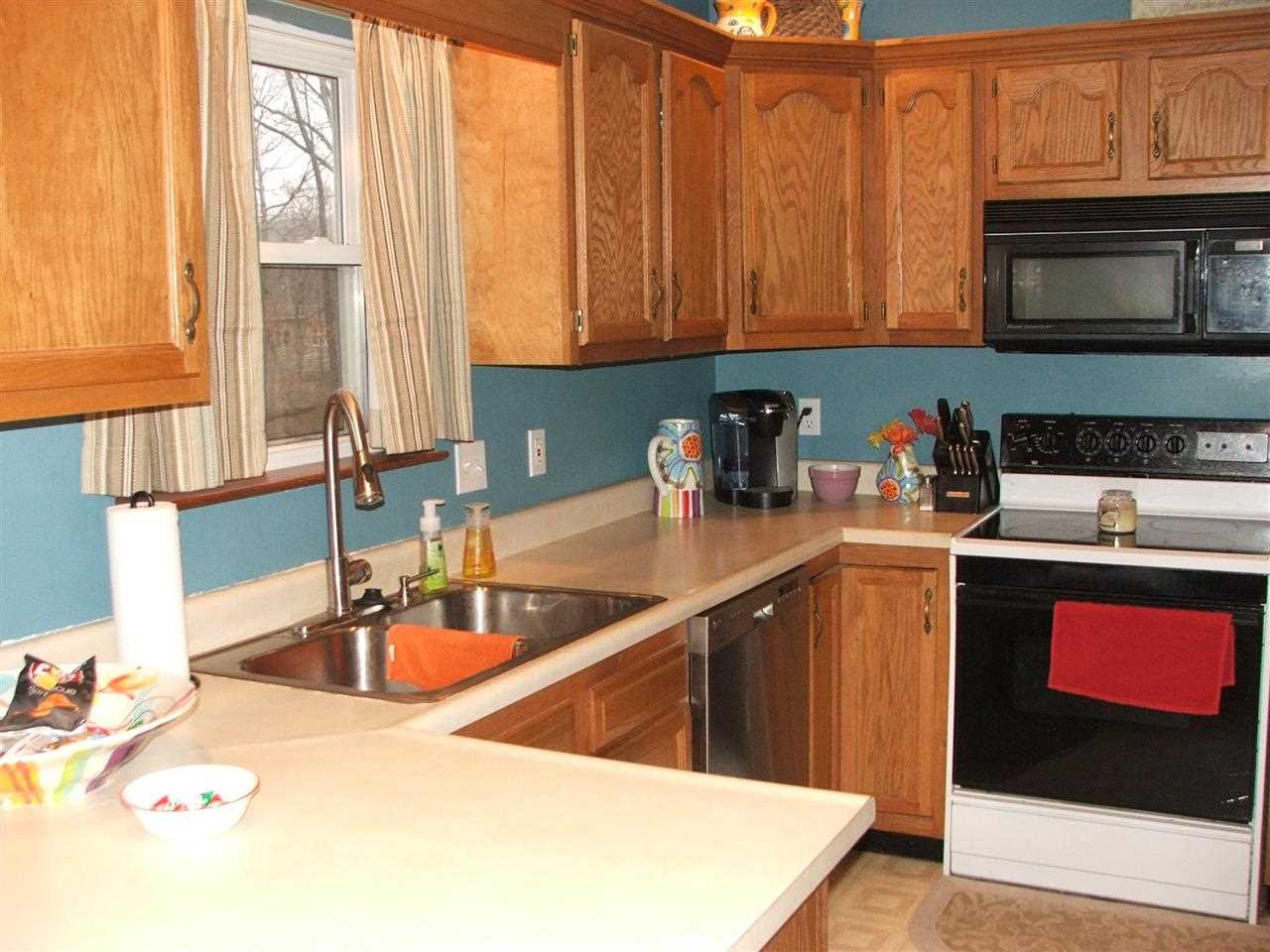 9464 S Hilsmeyer Dr, Huntingburg, IN 47542 photo 2