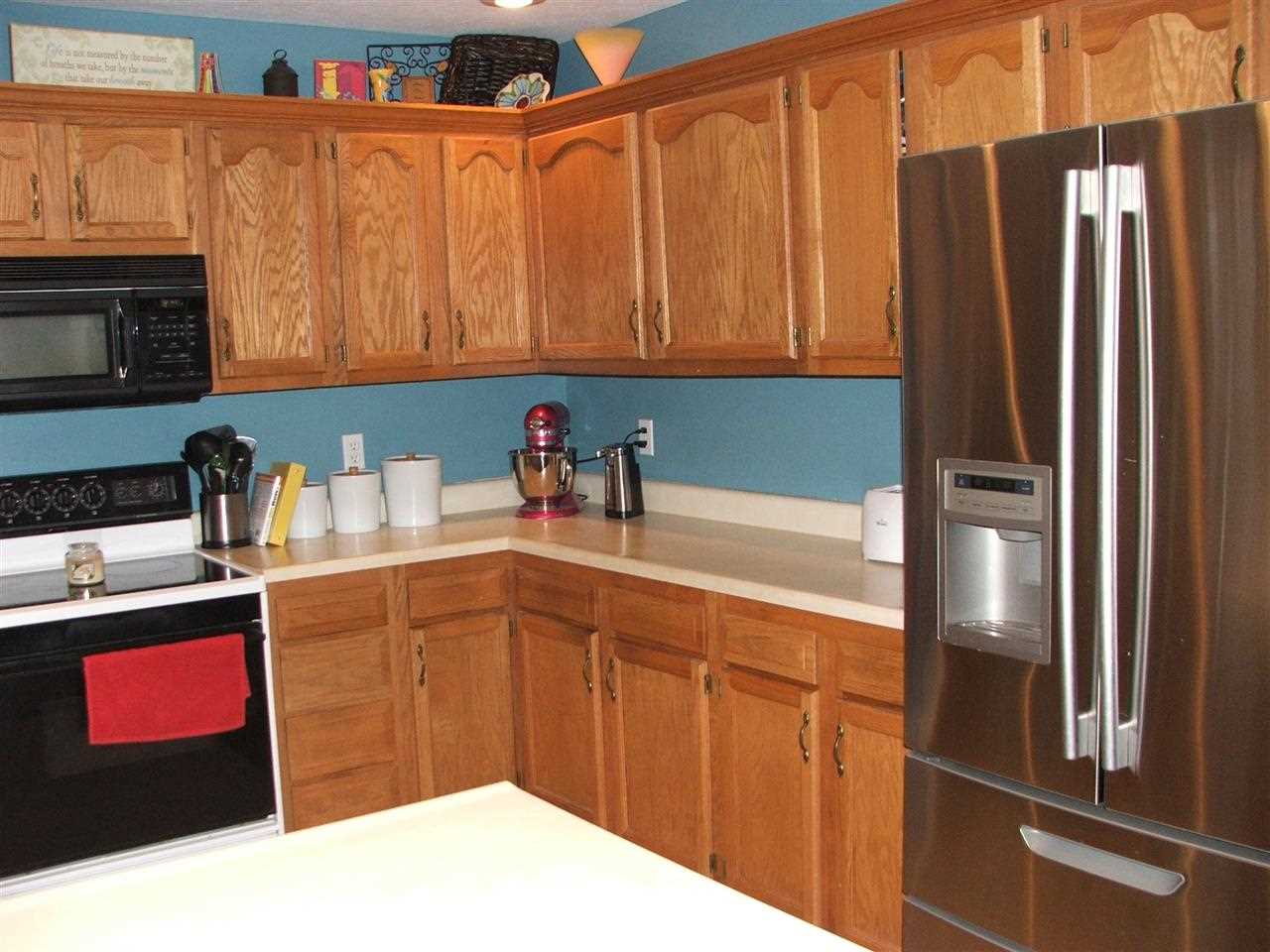 9464 S Hilsmeyer Dr, Huntingburg, IN 47542 photo 3