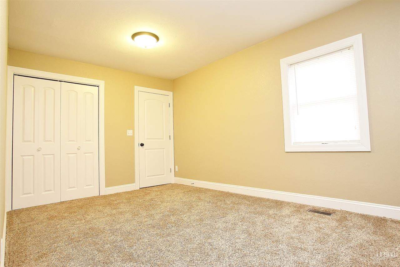 609 Clyde St, Kendallville, IN 46755 photo 7