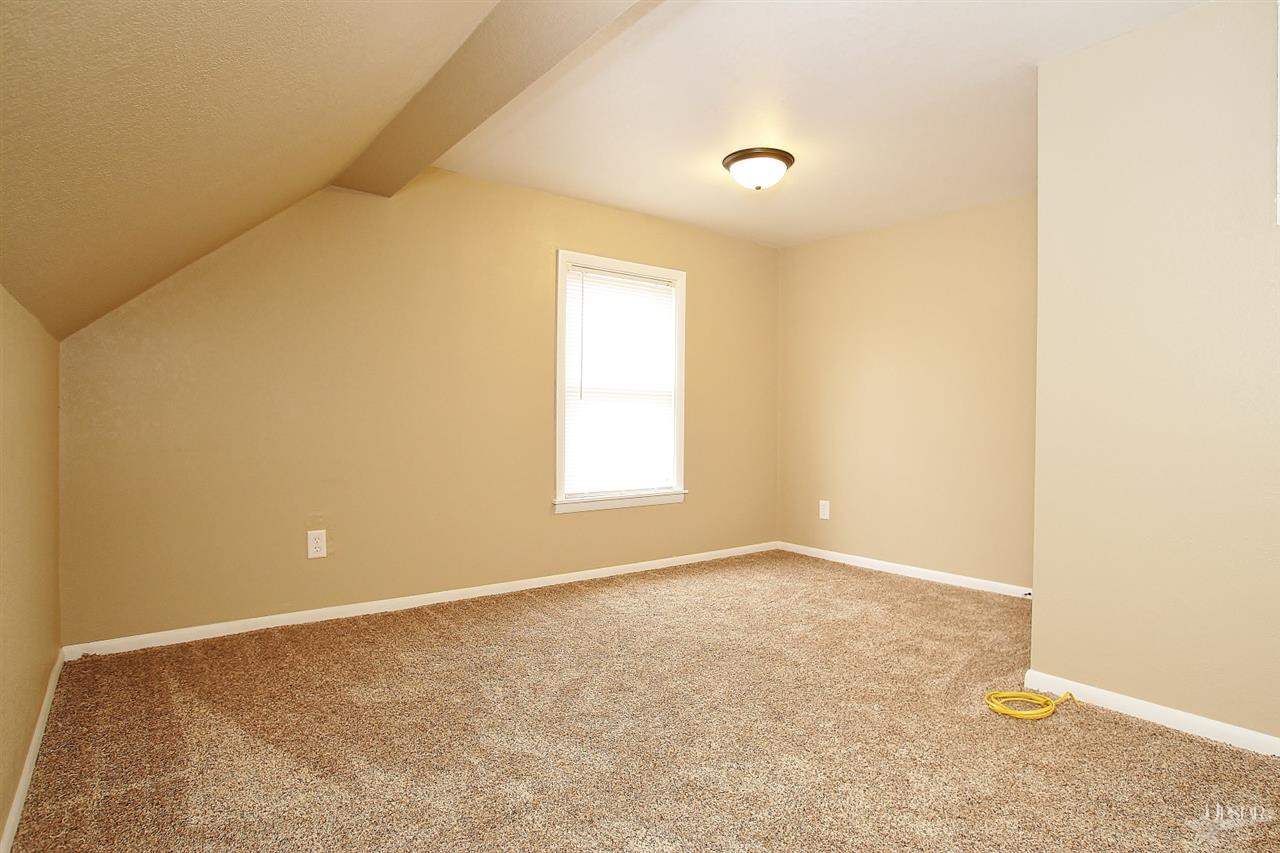 609 Clyde St, Kendallville, IN 46755 photo 11