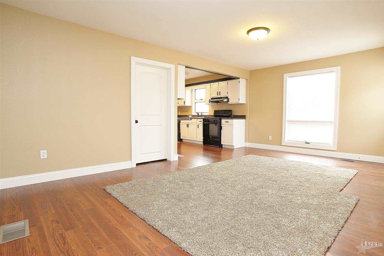 609 Clyde St, Kendallville, IN 46755 photo 3