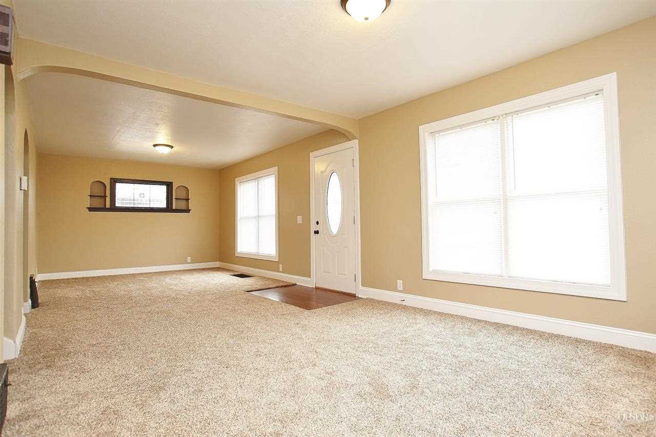 609 Clyde St, Kendallville, IN 46755 photo 6